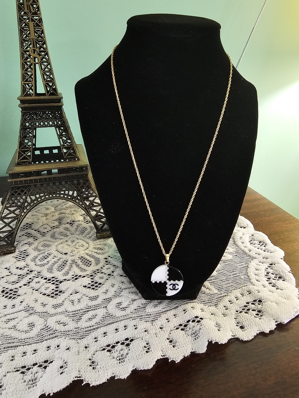 Gold-Toned Pendant Necklace With Enamel Disc